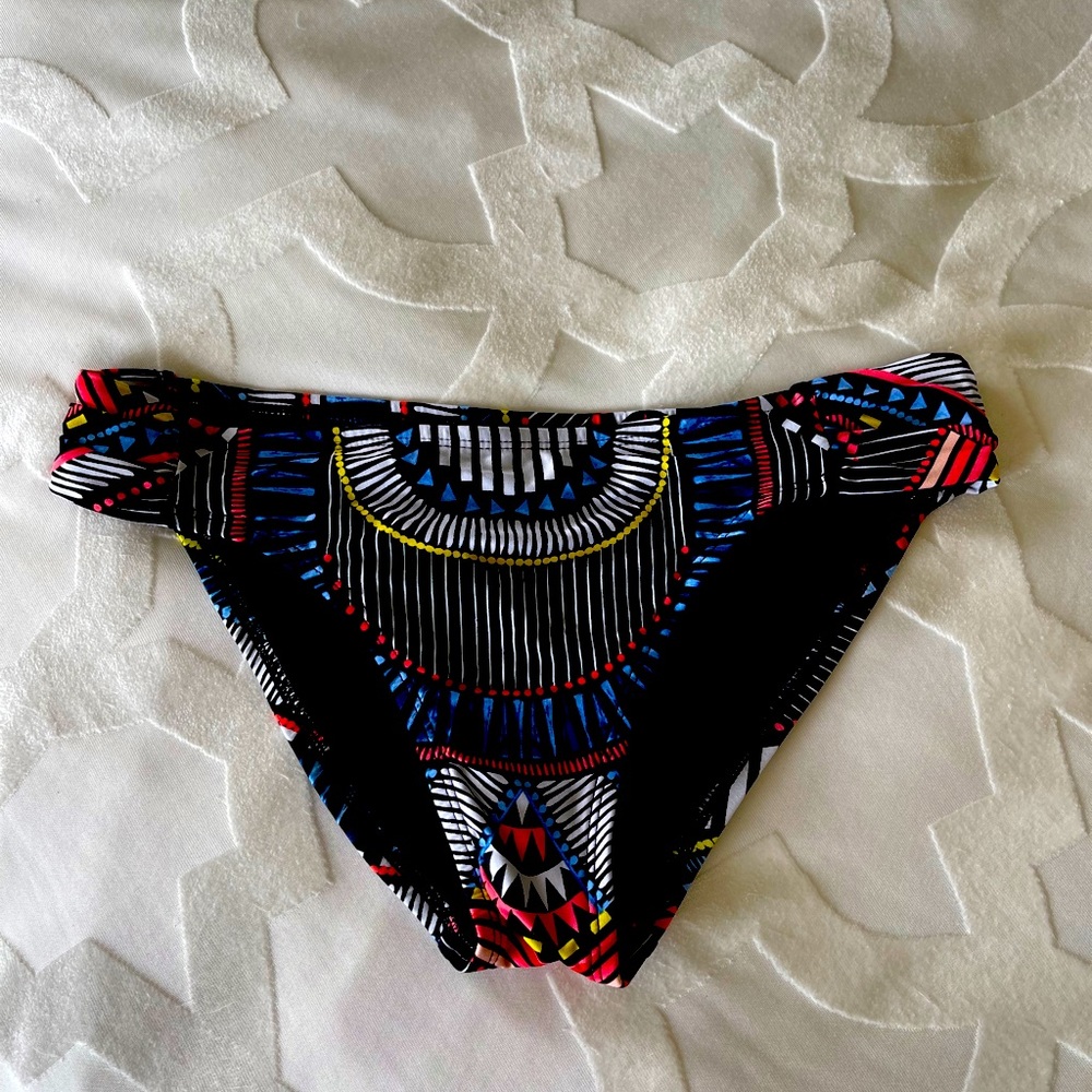 BAR III swim bottoms size M